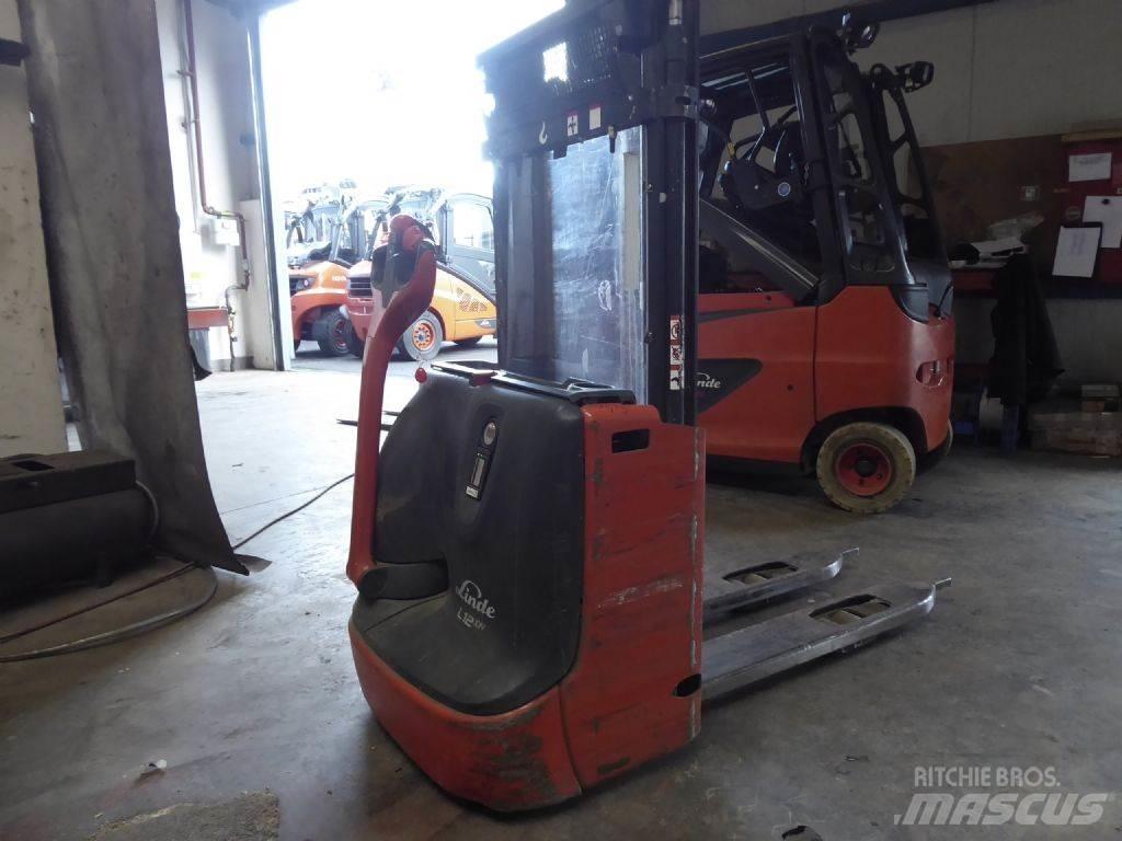 Linde L12L Pedestrian stacker