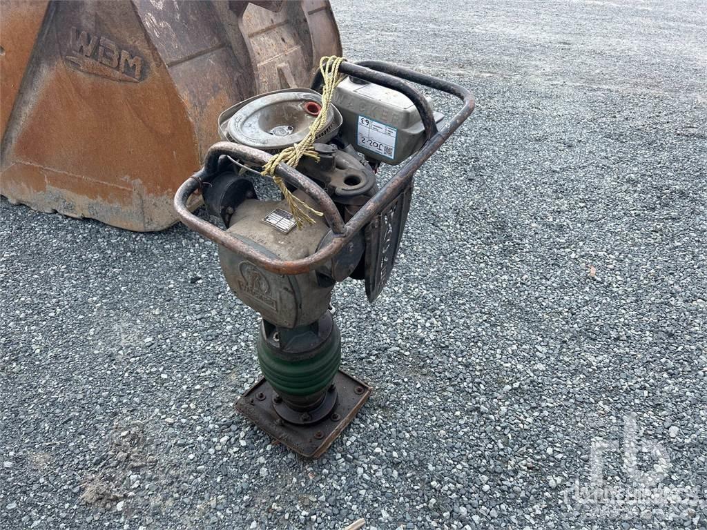  18 ft T/A Plate compactors