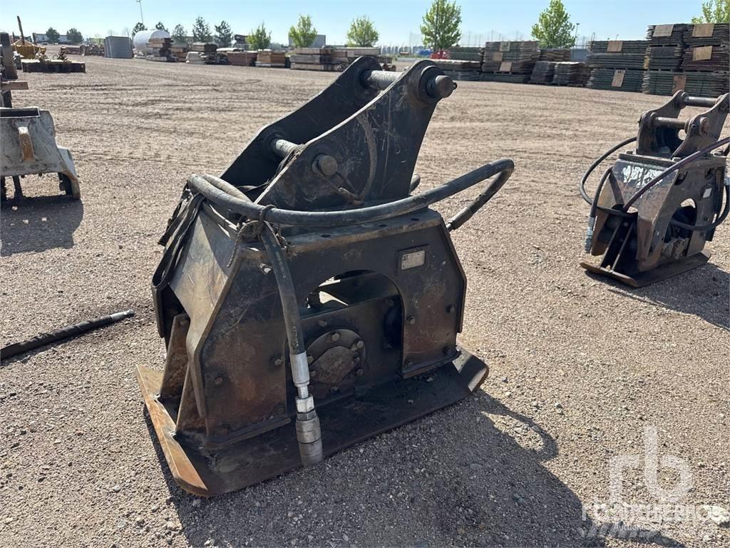 CAT 420 Plate compactors
