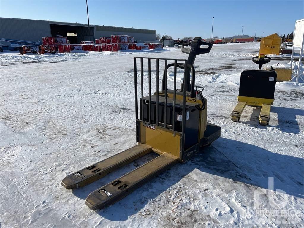 CAT NPV60 Pallet racks