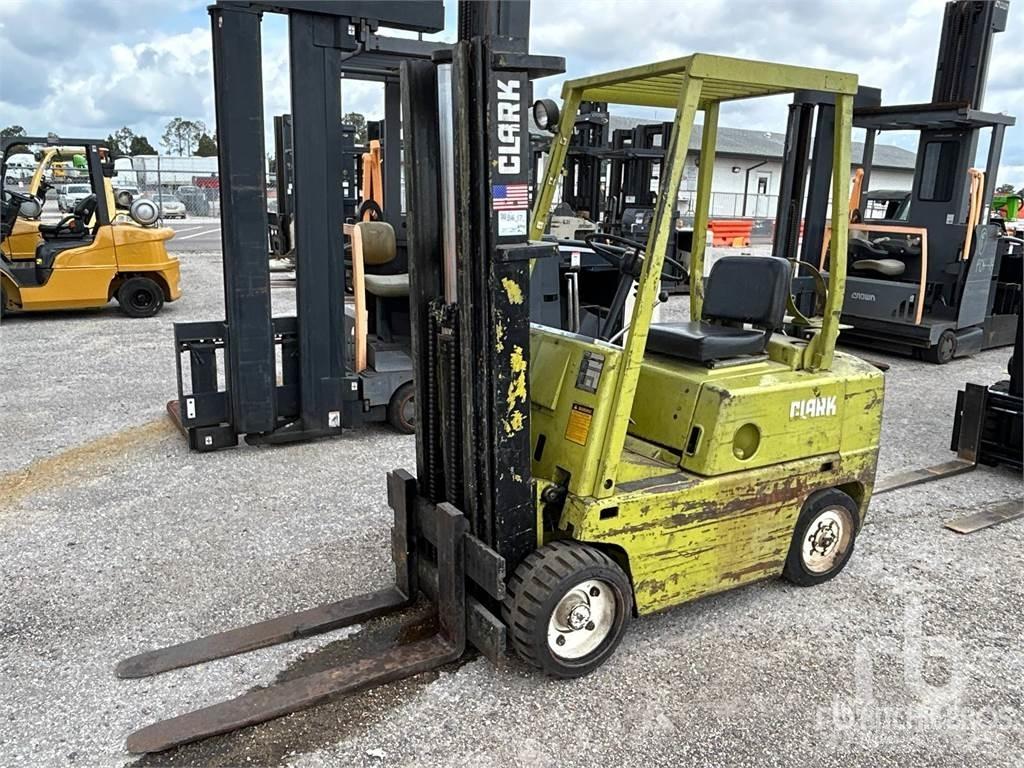 Clark C500-45 Diesel trucks