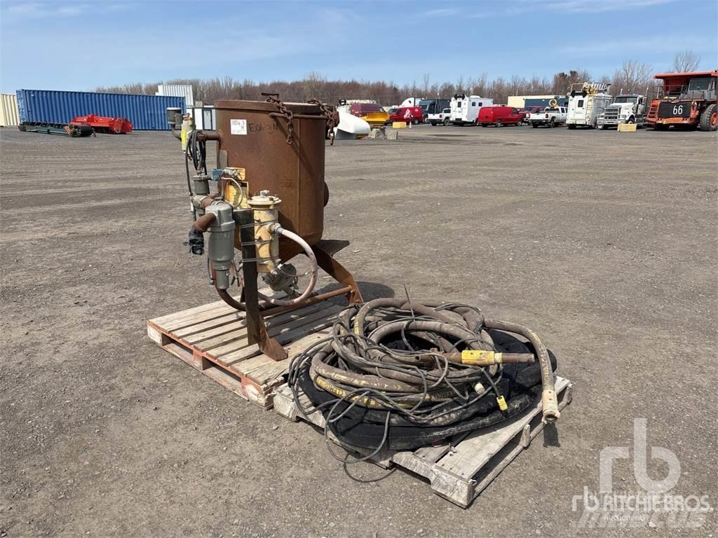 Clemco 2452 Sand and salt spreaders