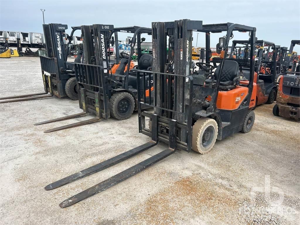 Doosan G25G Diesel trucks