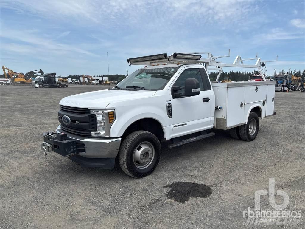 Ford F-350 Chassis Cab trucks