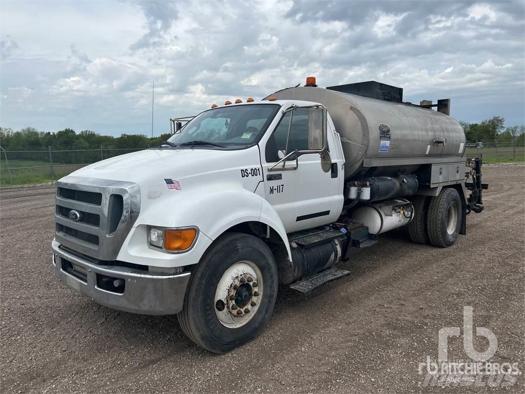 Ford F-750 Bitumen sprayers
