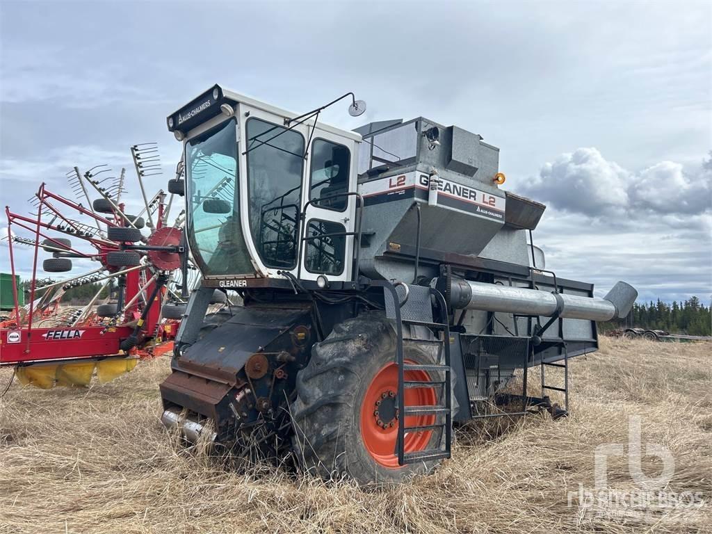 Gleaner L2 Combine harvesters