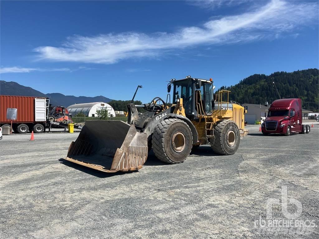 John Deere 824K Wheel loaders