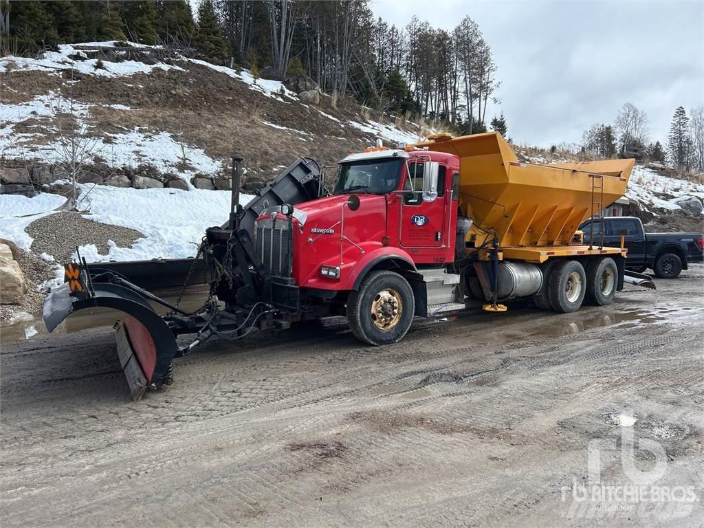 Kenworth T800 Snow blades and plows