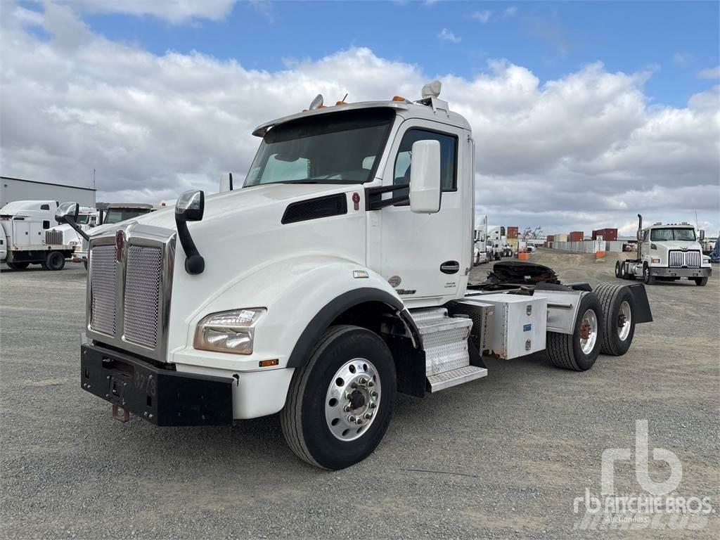 Kenworth T880 Tractor Units