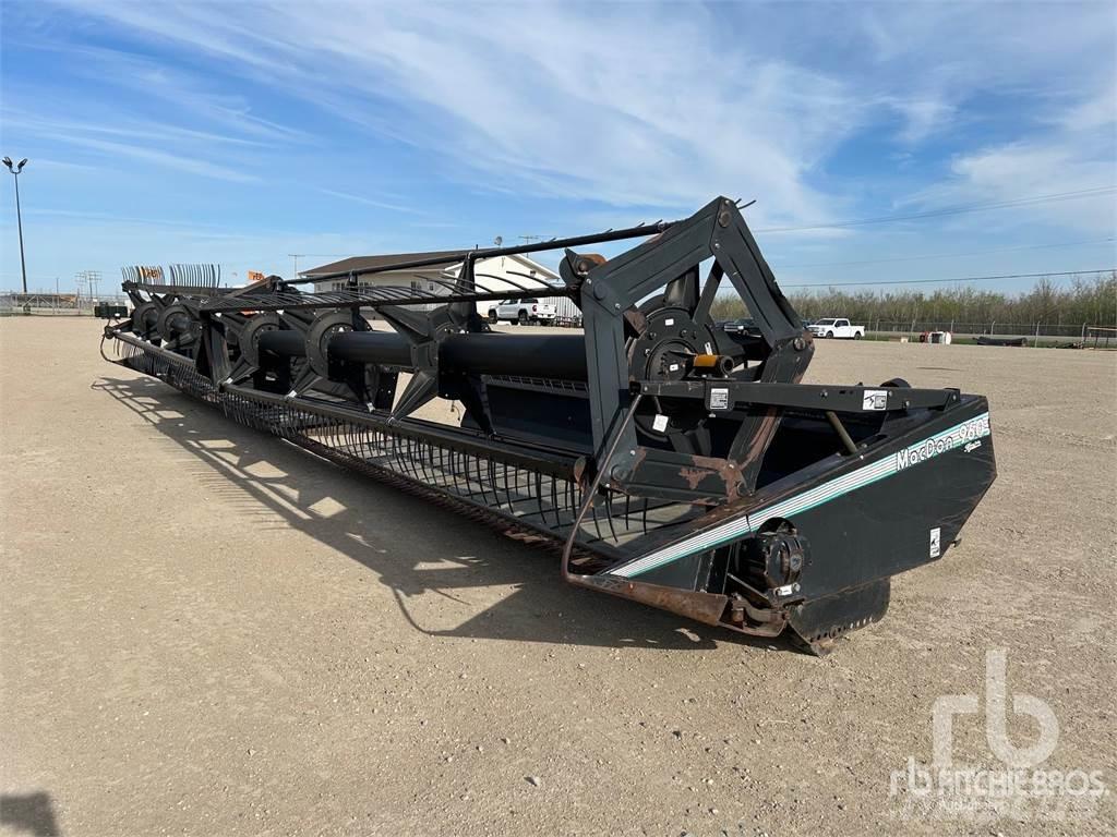 MacDon 960 Combine harvester heads