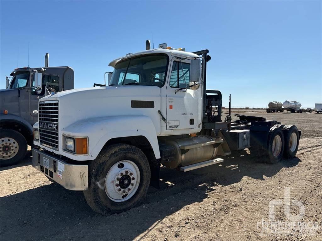 Mack CH613 Beavertail Flatbed / winch trucks