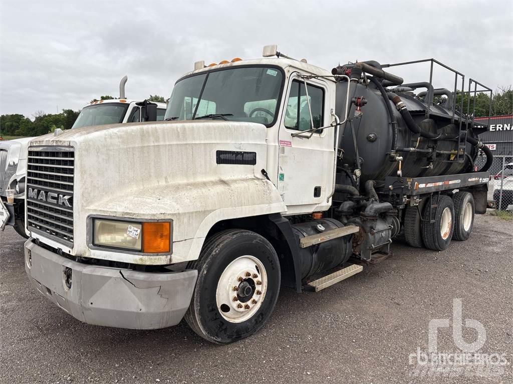 Mack CH613 Combi / vacuum trucks