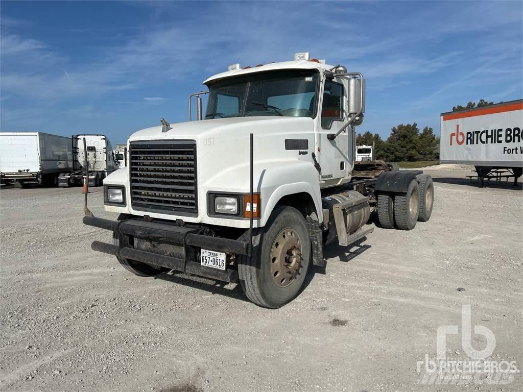 Mack CHU613 Tractor Units