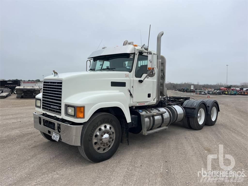 Mack CHU613 Tractor Units