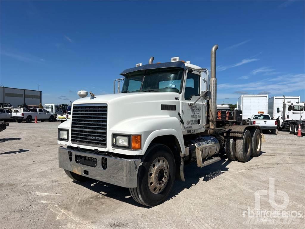 Mack CHU613 Tractor Units