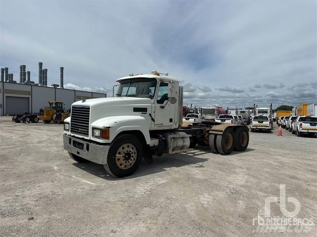 Mack CHU613 Tractor Units