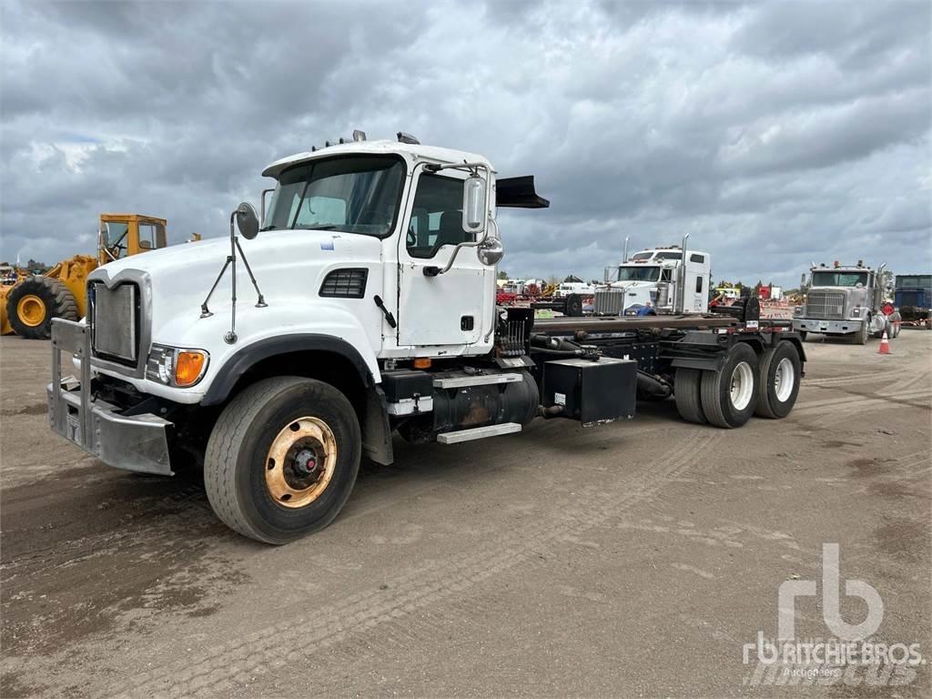 Mack CV713 Cable lift demountable trucks