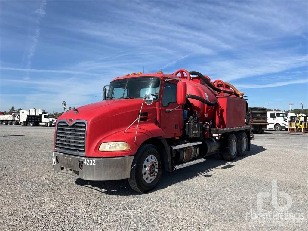 Mack CX613 Combi / vacuum trucks
