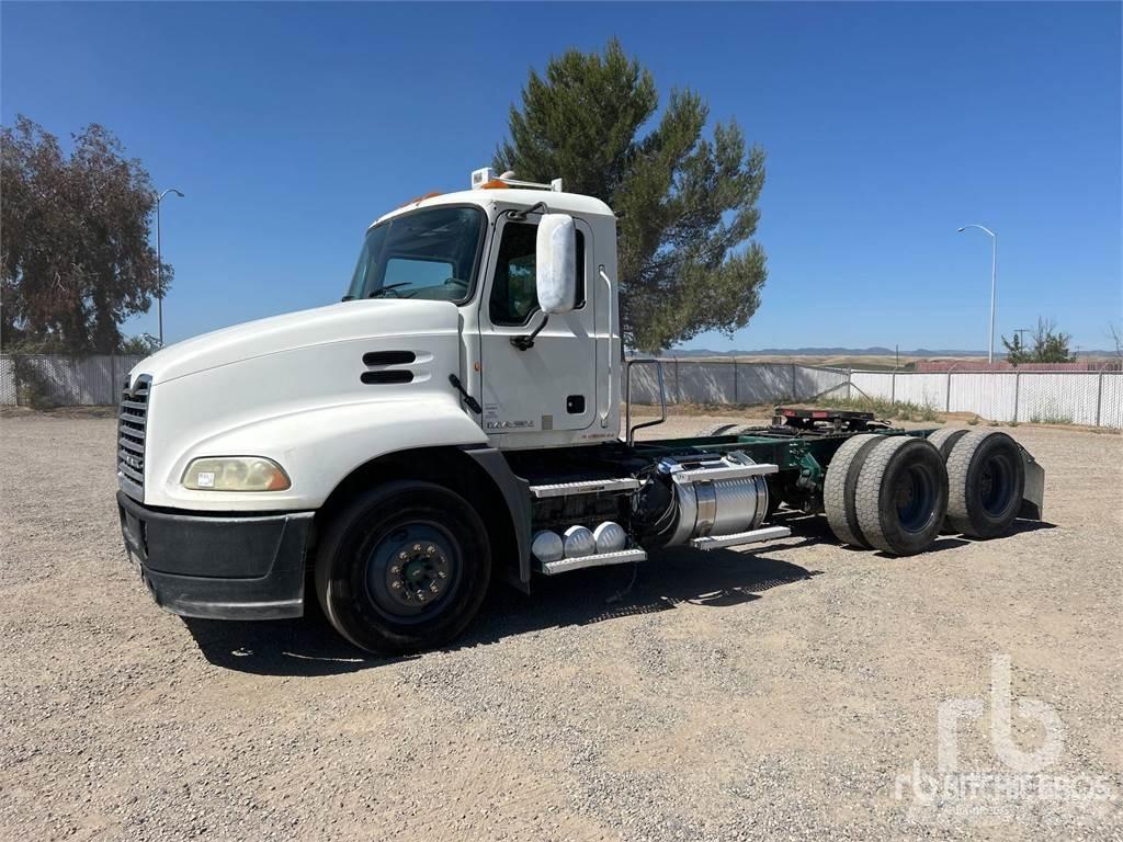 Mack CXU600 Tractor Units