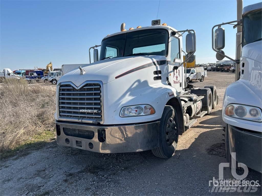 Mack CXU613 Tractor Units