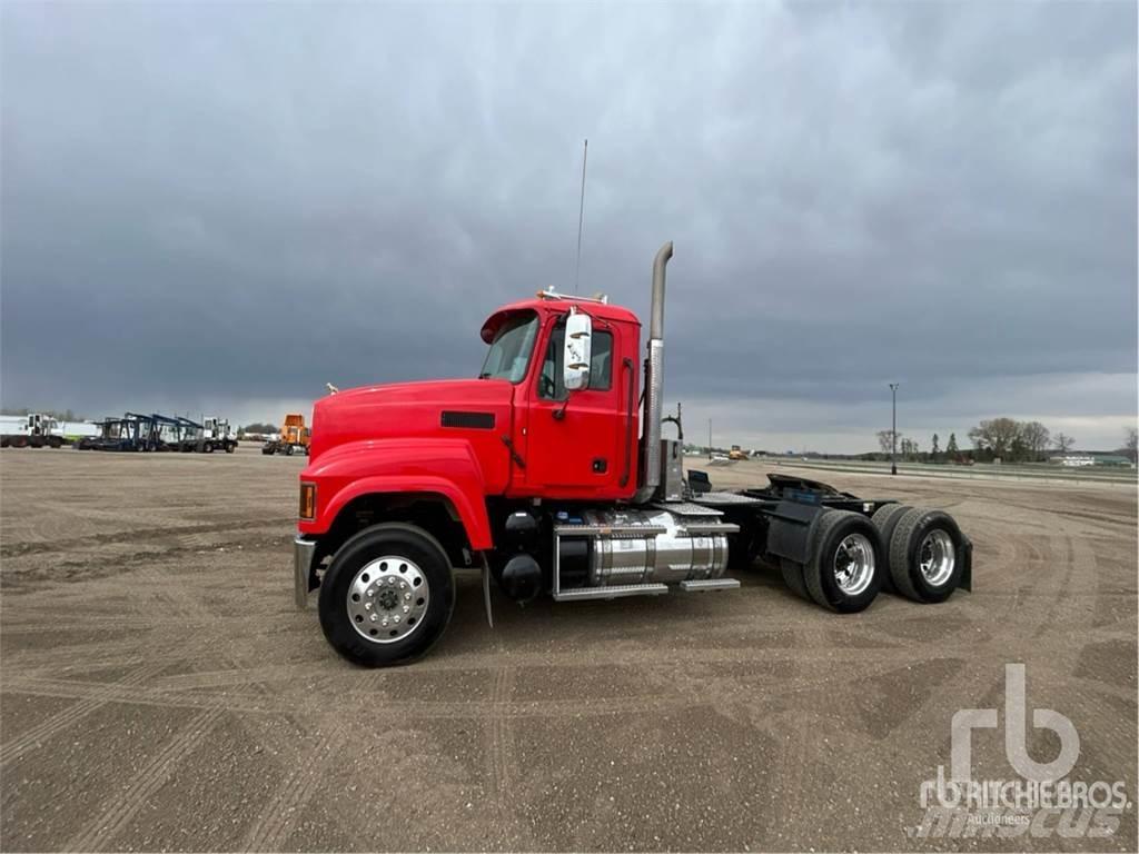 Mack PINNACLE Tractor Units