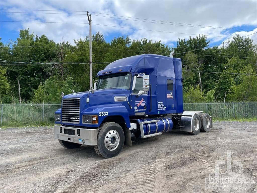 Mack PINNACLE Tractor Units
