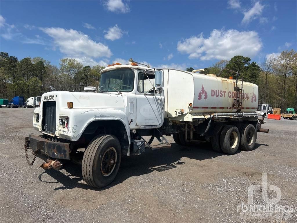 Mack RD685S Water tankers