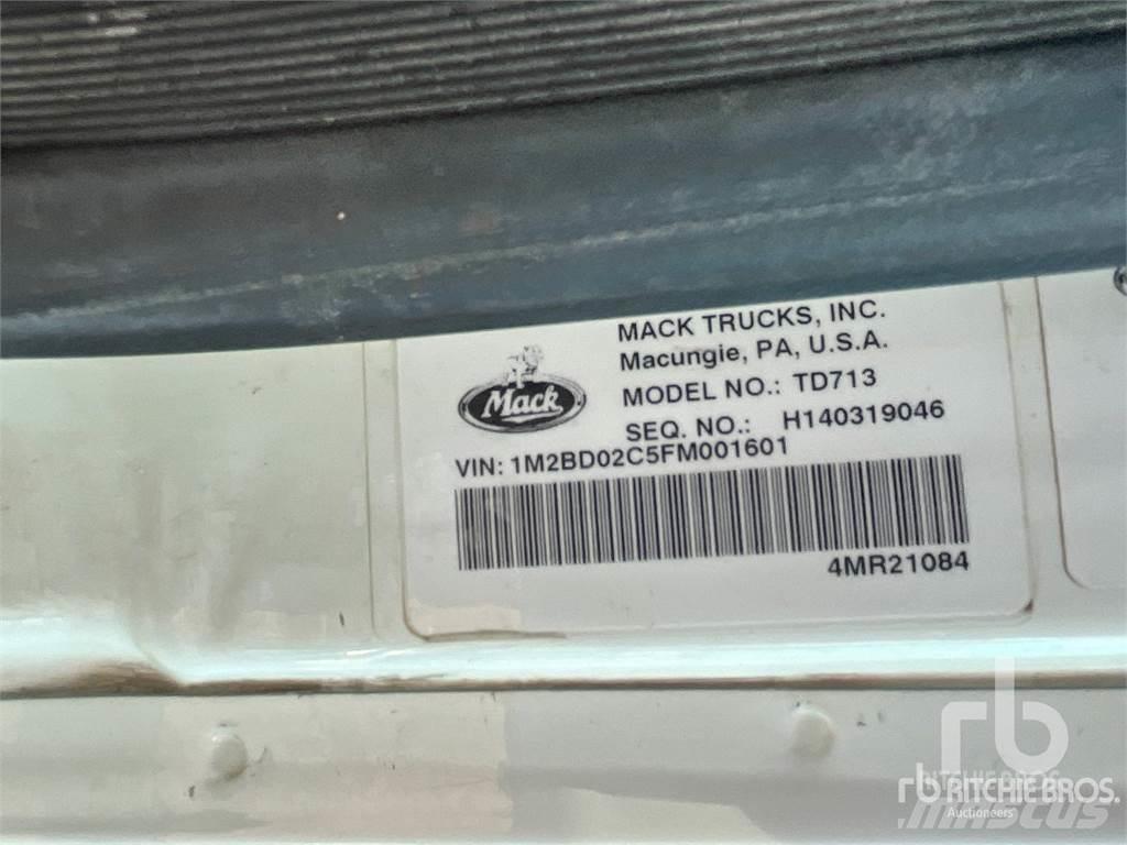 Mack TD713 Tractor Units