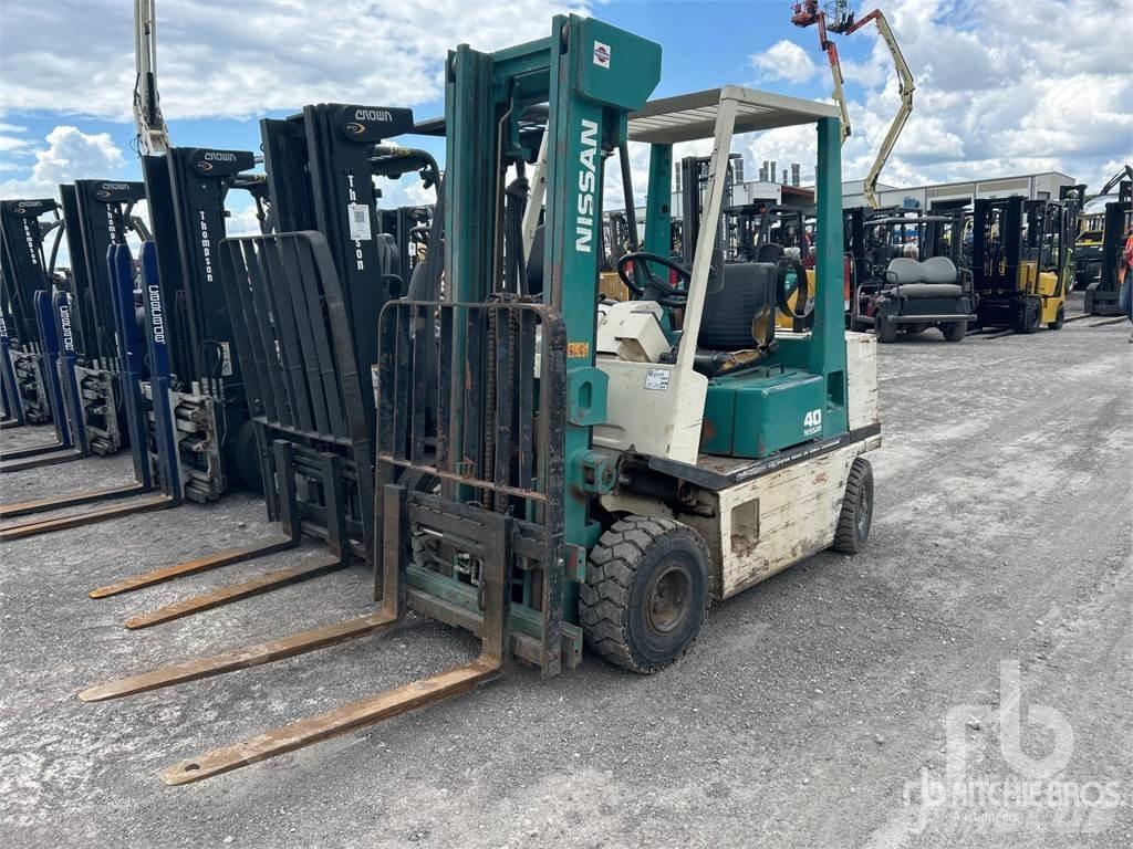 Nissan 40 Diesel trucks