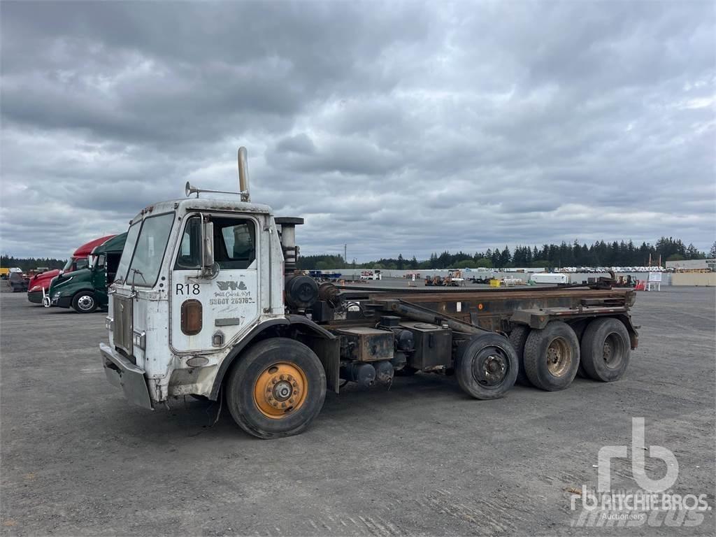 Peterbilt 320 Cable lift demountable trucks