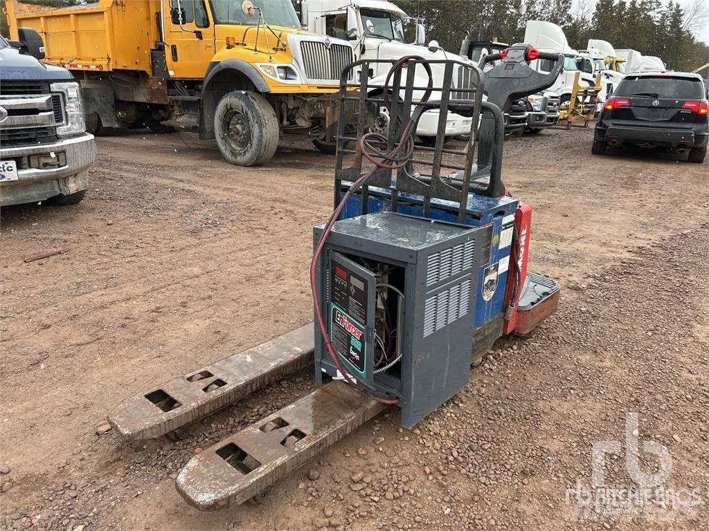 Raymond 8410 Pallet racks