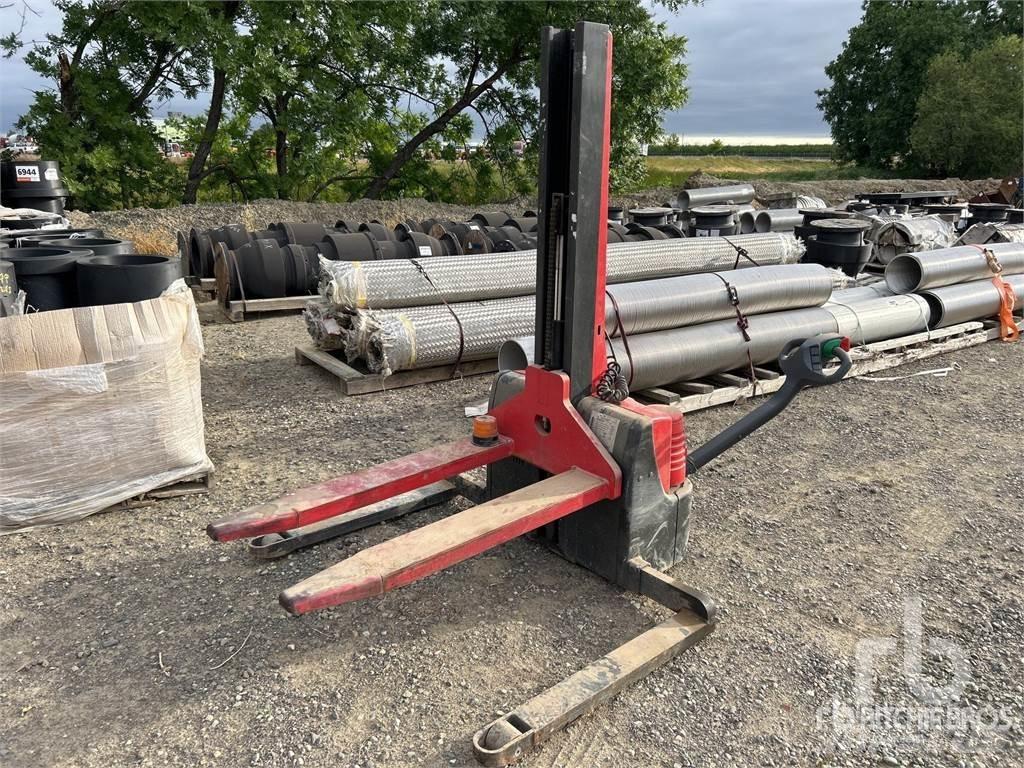 Raymond EMB Pallet racks