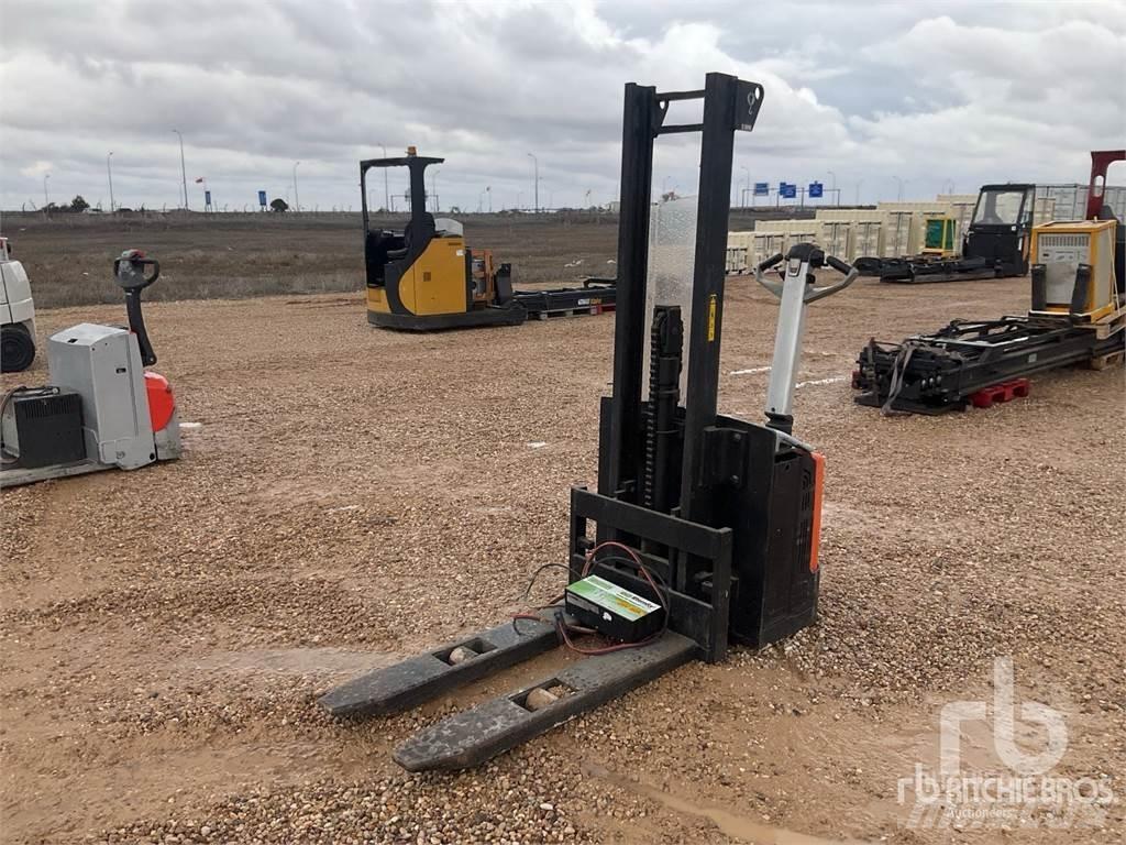 Rocla SW12AC Pallet racks