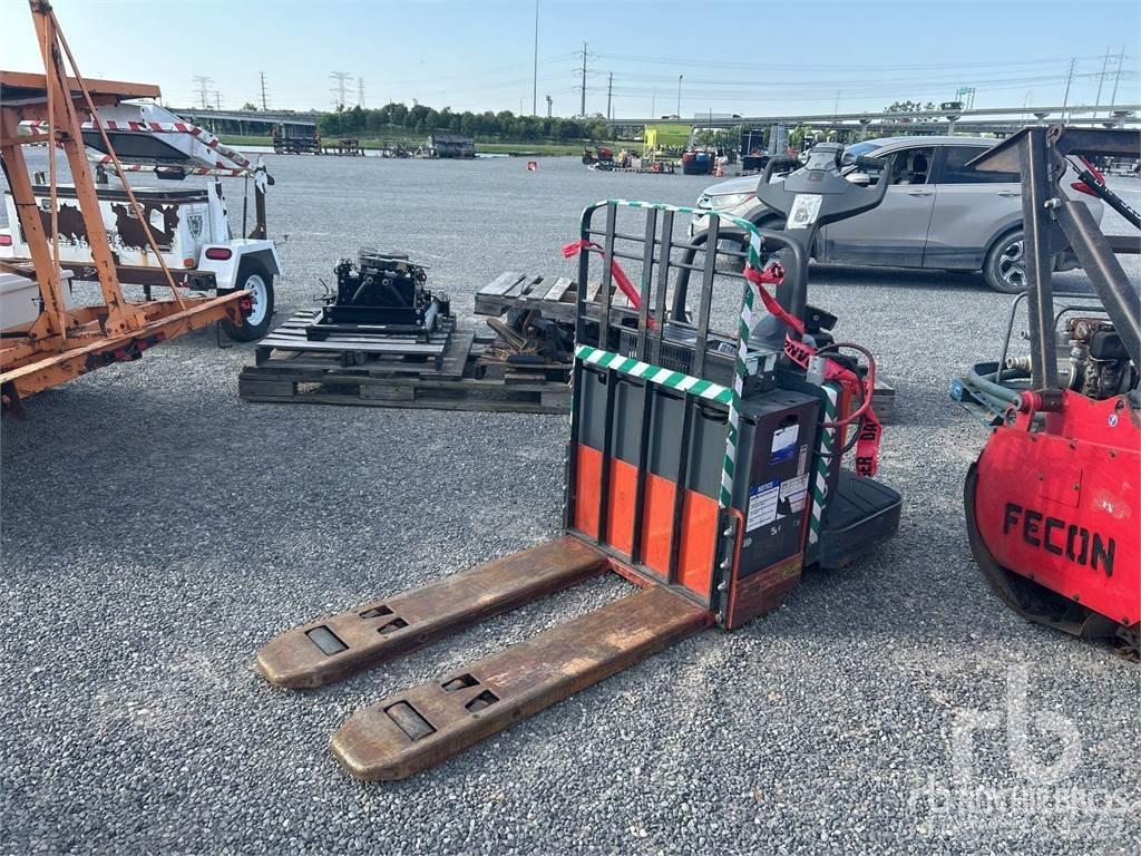 Toyota 8HBE30 Pallet racks