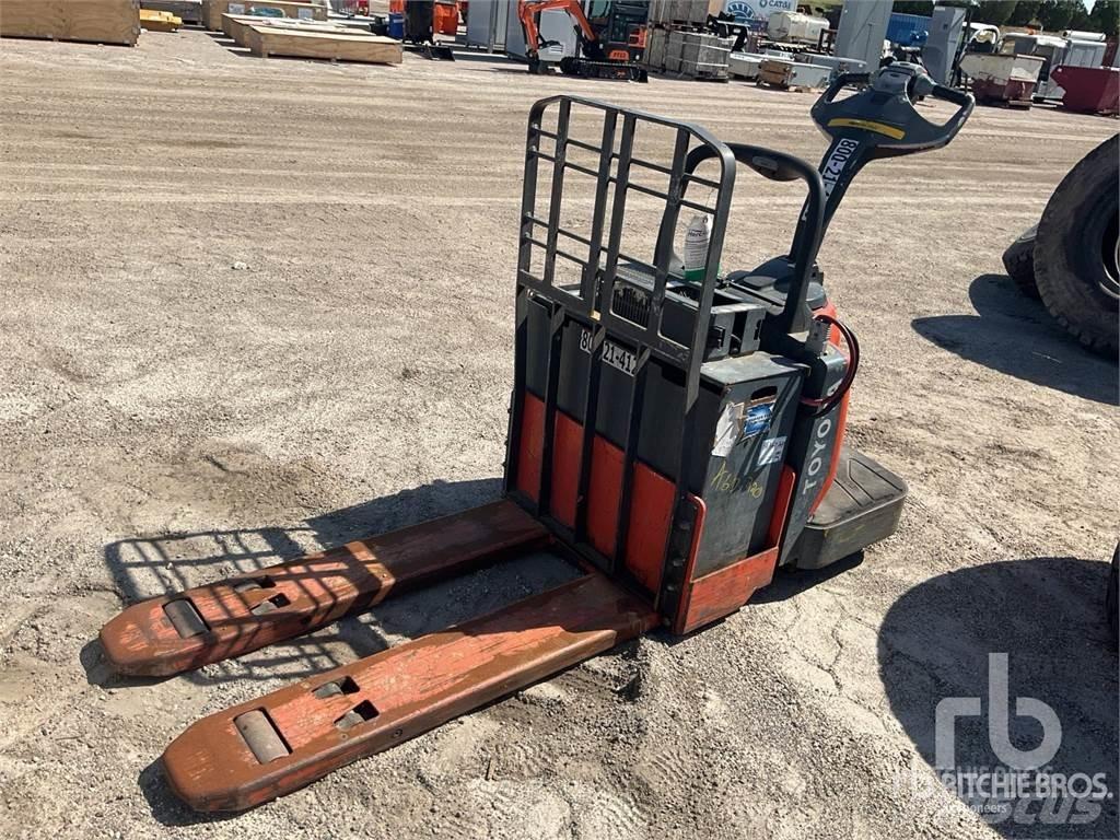 Toyota 8HBE30 Pallet racks