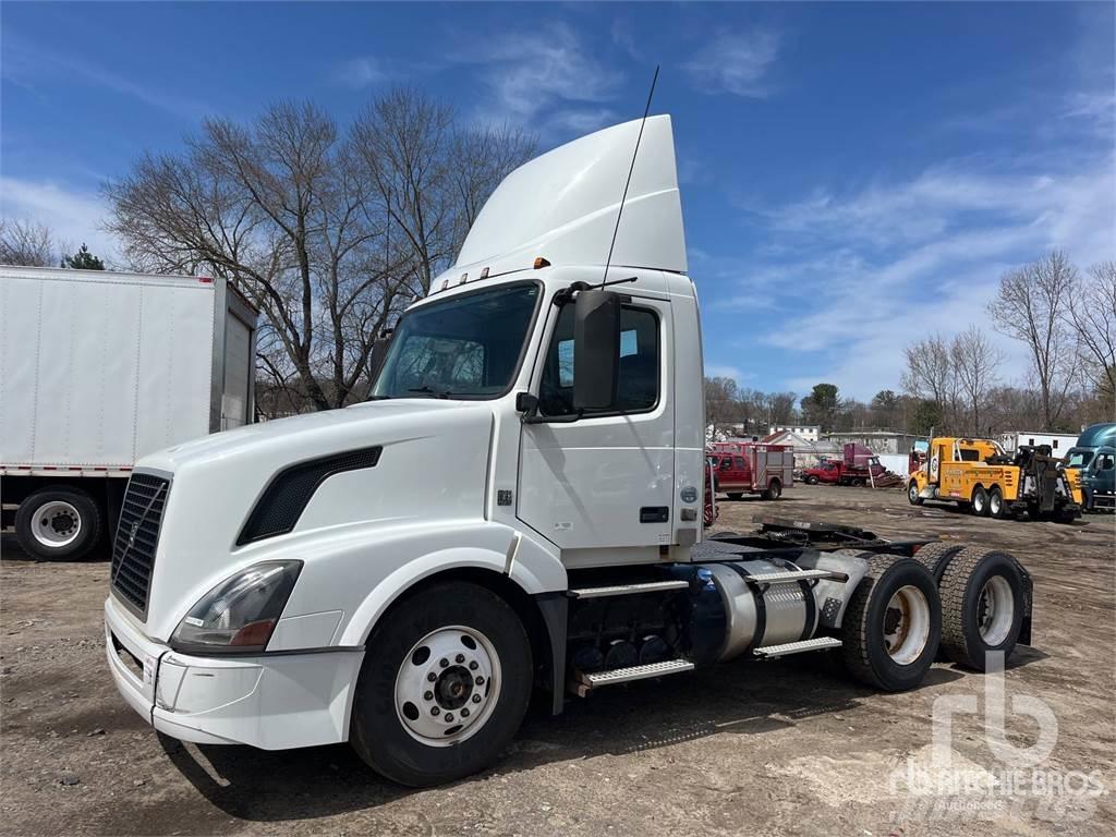 Volvo VNL300 Tractor Units