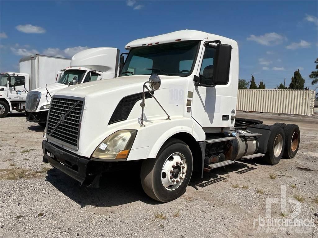 Volvo VNL300 Tractor Units