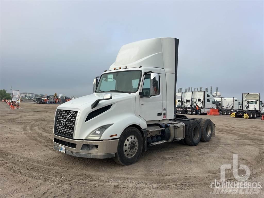Volvo VNL300 Tractor Units