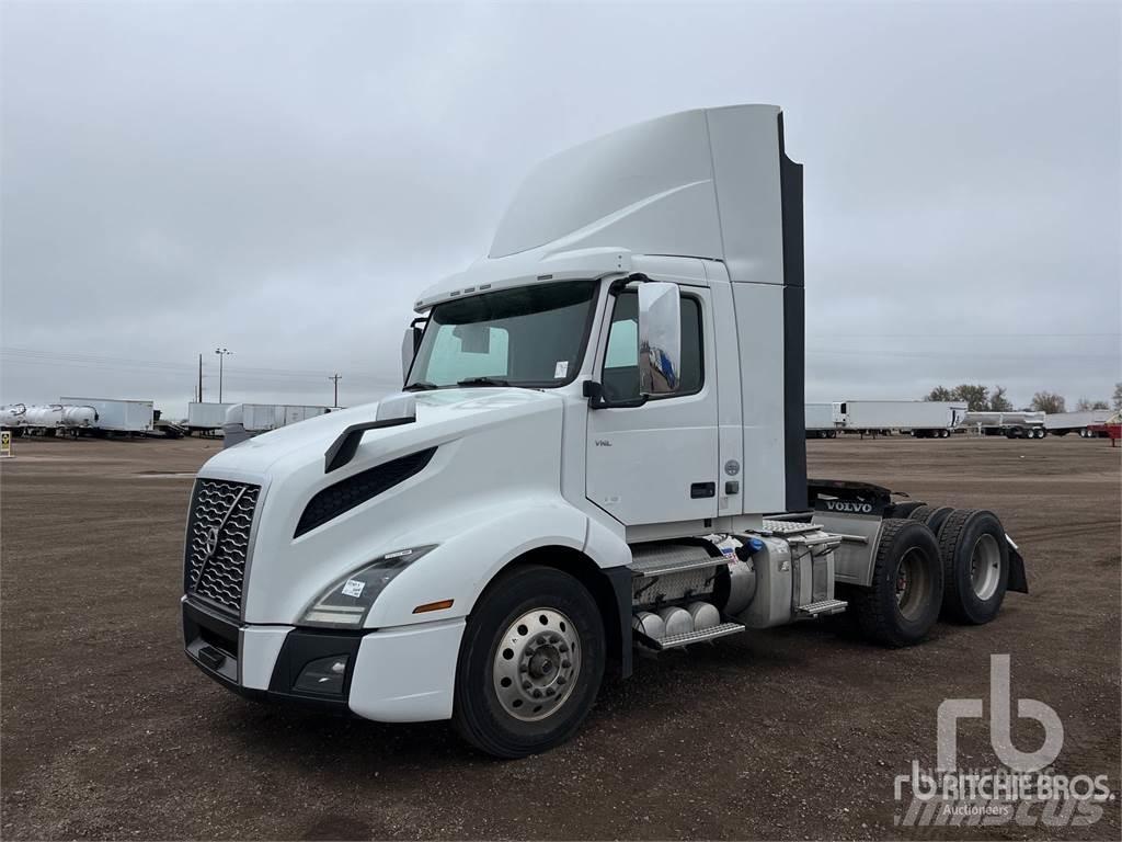 Volvo VNL62T300 Tractor Units