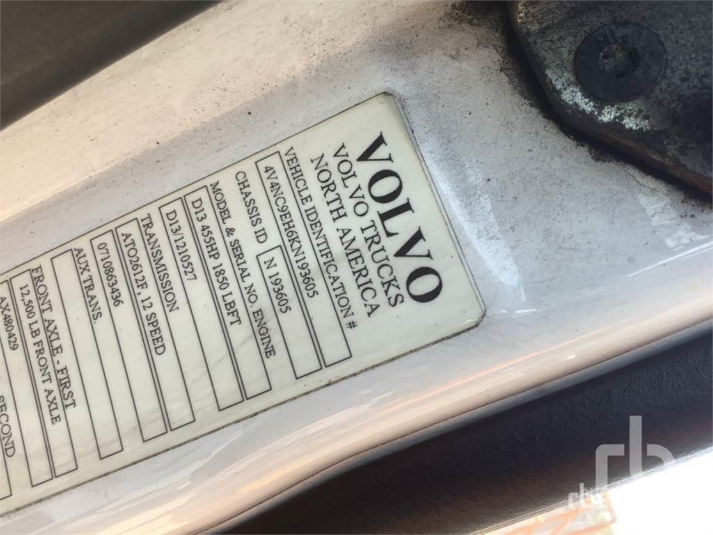 Volvo VNL760 Tractor Units