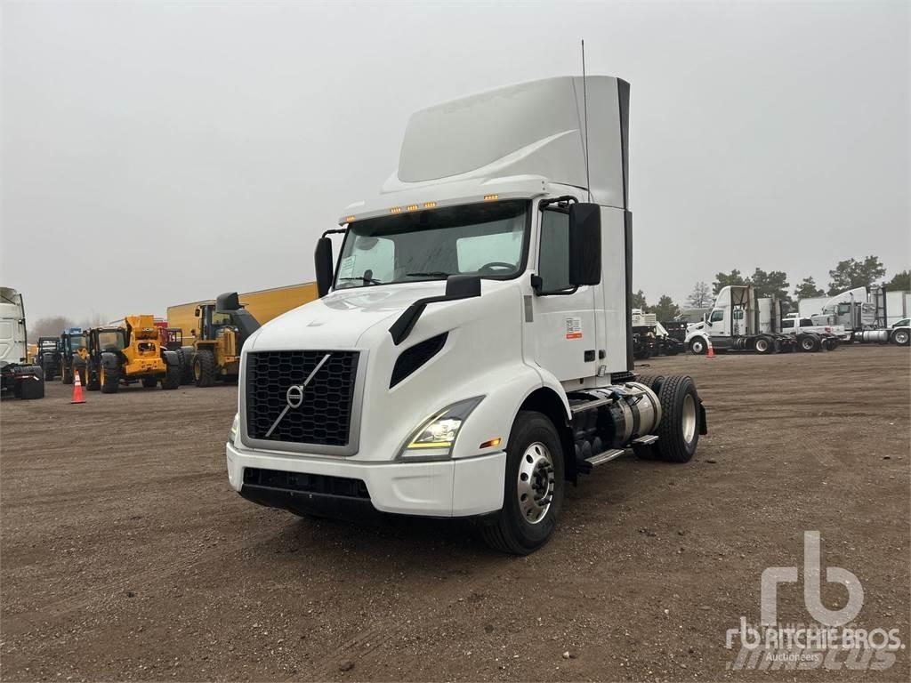 Volvo VNR42300 Tractor Units