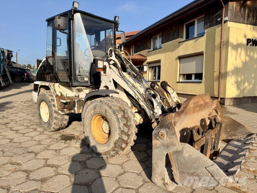 CAT 906 Wheel loaders