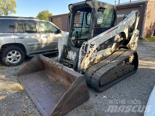 Bobcat T750 Crawler loaders