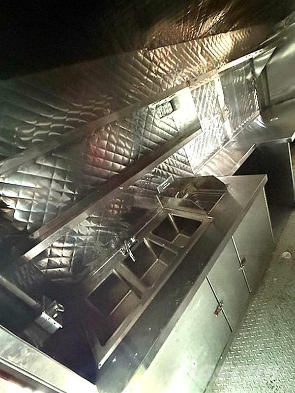 Ford E-350 Box body trucks