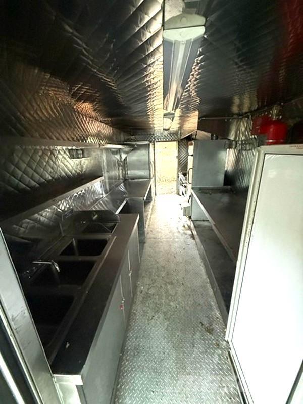 Ford E-350 Box body trucks