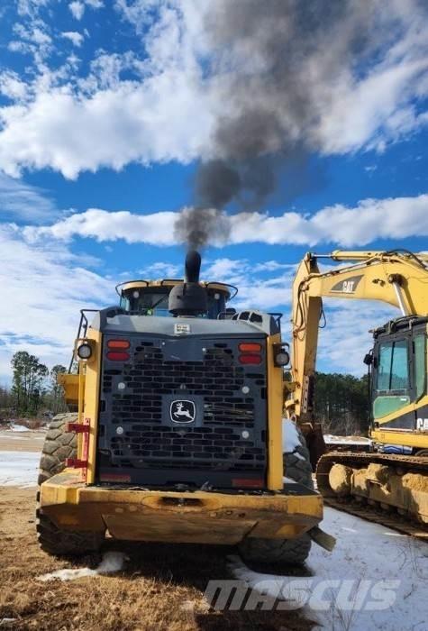 John Deere 824K Wheel loaders