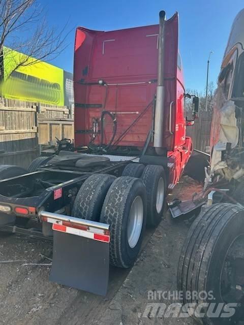 Volvo VNL64T670 Tractor Units