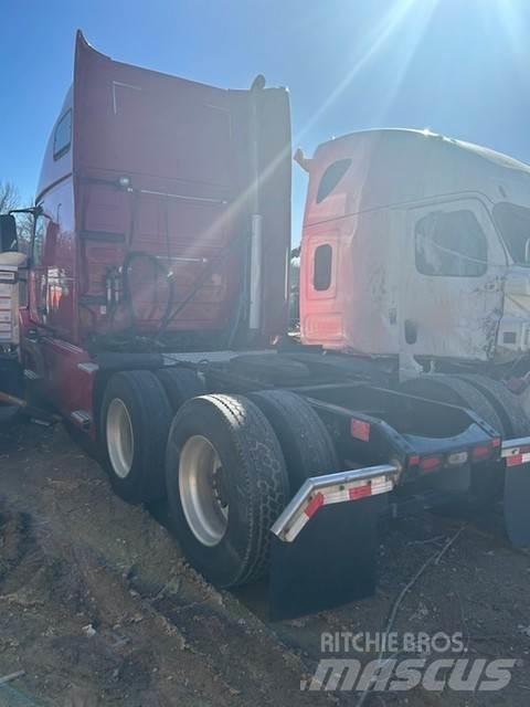Volvo VNL64T670 Tractor Units