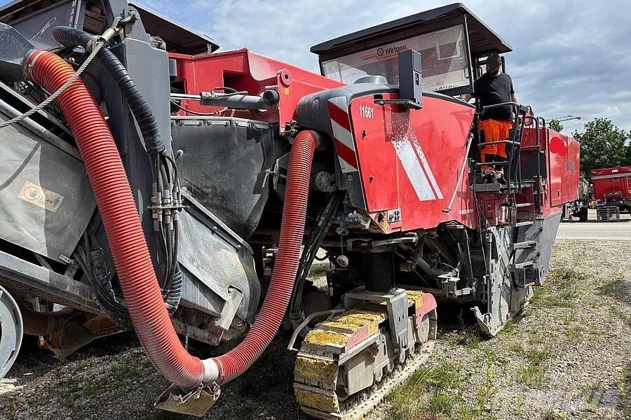 Wirtgen W 250 Asphalt cold milling machines