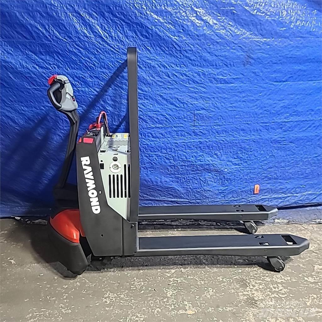 Raymond 8210 Hand pallet truck